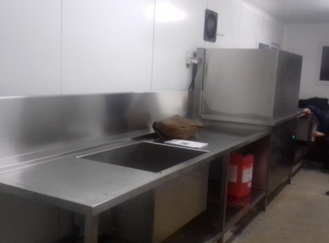 GAEC PARDON : Installation d'une armoire double de lavage à capot